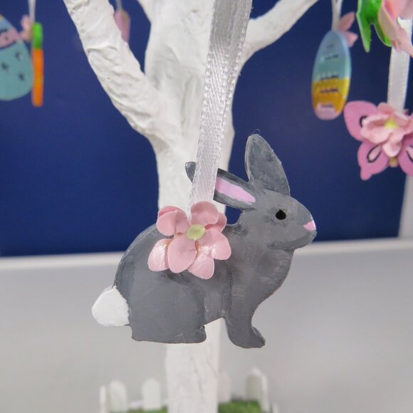 Spring Tree 16" tall Base 3 1/2" x 4" wide Hand Painted - Picture 9 of 12